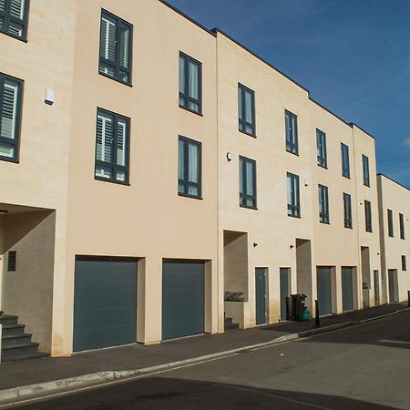 Solar Sanctuary- Skyline Balcony, City Centre, Three Floors, King Beds, Netflix And More! Bath Dış mekan fotoğraf