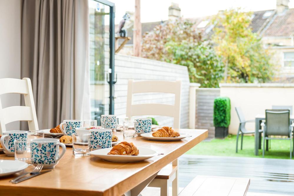 Solar Sanctuary- Skyline Balcony, City Centre, Three Floors, King Beds, Netflix And More! Bath Dış mekan fotoğraf
