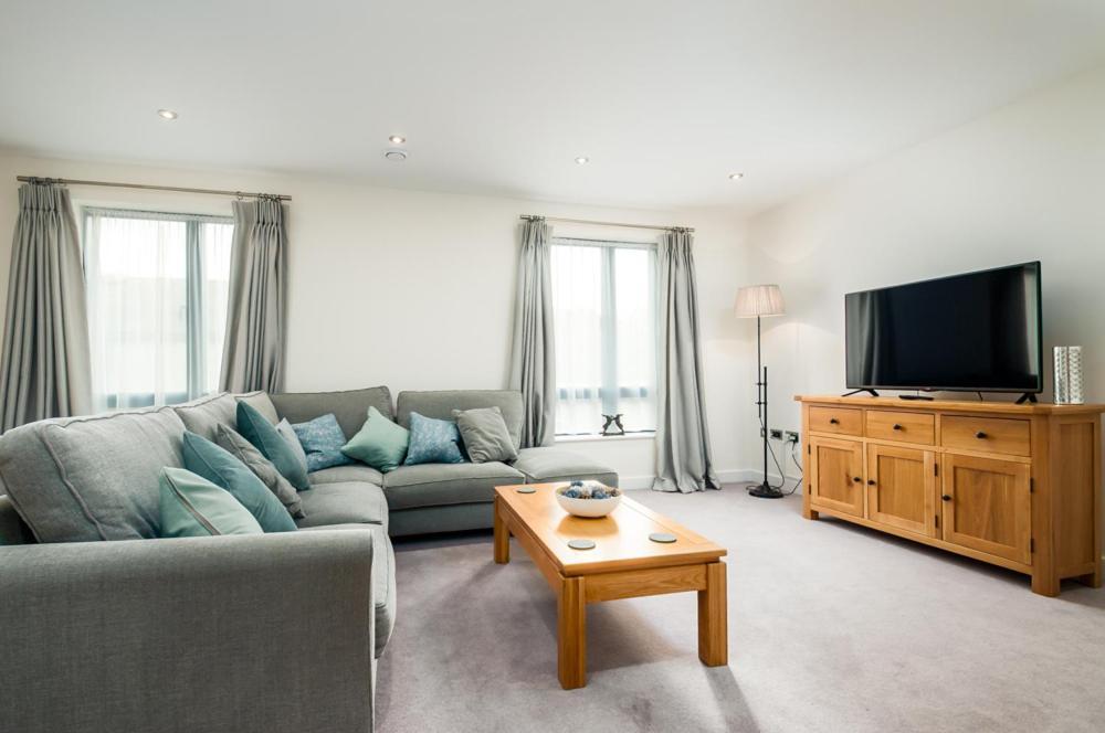 Solar Sanctuary- Skyline Balcony, City Centre, Three Floors, King Beds, Netflix And More! Bath Dış mekan fotoğraf