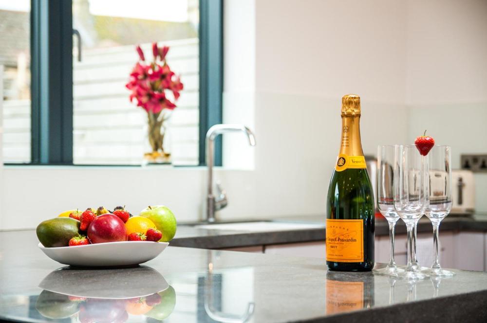 Solar Sanctuary- Skyline Balcony, City Centre, Three Floors, King Beds, Netflix And More! Bath Dış mekan fotoğraf